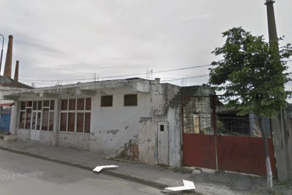 Truall ose Toke ne Kavaje - 100,000 Euro