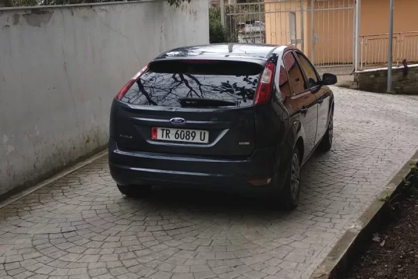 Auto in Vendita a Tirana, Ford, 2010 Diesel,Kambio Manual Pagamento 3,600  Euro.