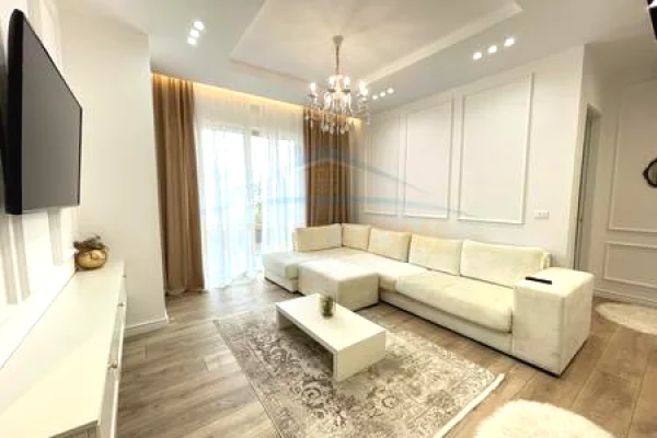 Shtepi me qera 2+1 ne Tirane - 2,100 Euro