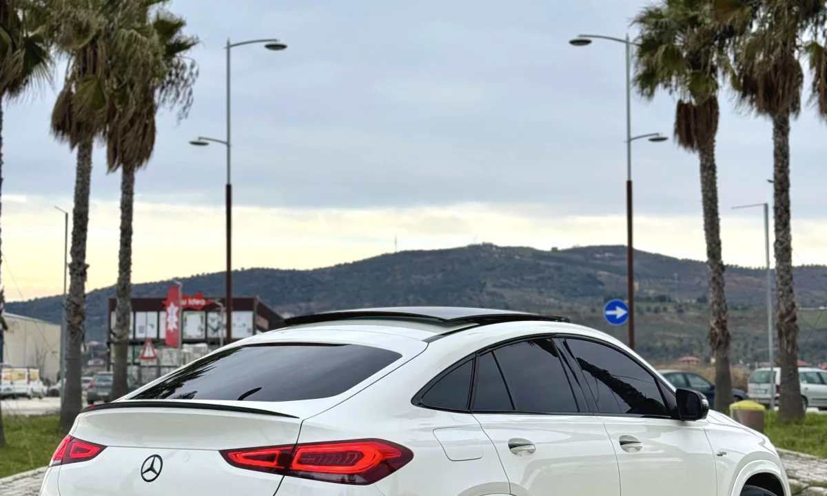 Makina ne shitje ne Durres, Mercedes-Benz, 2023 Benzine,Kambio Automatik Pagesa 80,000  Euro.