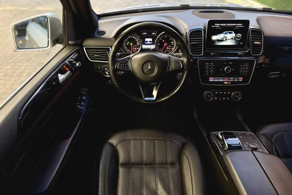 Makina ne shitje ne Durres, Mercedes-Benz, 2016 Diesel,Kambio Automatik Pagesa 23,000  Euro.