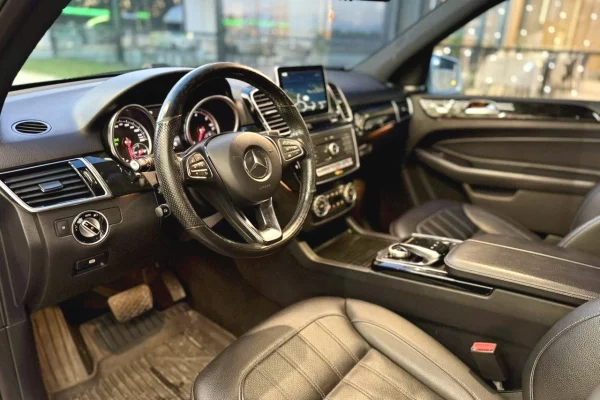 Makina ne shitje ne Durres, Mercedes-Benz, 2016 Diesel,Kambio Automatik Pagesa 23,000  Euro.