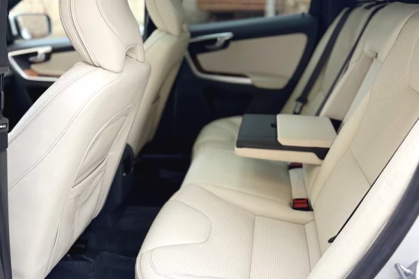 Makina ne shitje ne Durres, Volvo, 2016 Benzine,Kambio Automatik Pagesa 12,500  Euro.