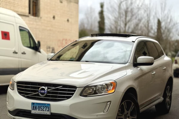 Makina ne shitje ne Durres, Volvo, 2016 Benzine,Kambio Automatik Pagesa 12,500  Euro.