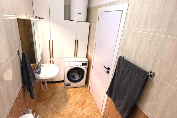 Shtepi ne shitje Apartament ne Tirane, 1+1, Mobilimi E mobiluar, Pagesa 105,000  Euro.