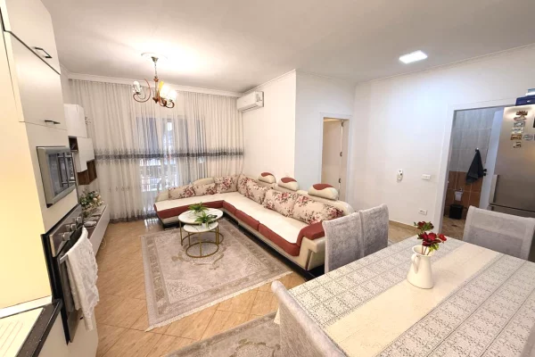 Shtepi ne shitje Apartament ne Tirane, 1+1, Mobilimi E mobiluar, Pagesa 105,000  Euro.