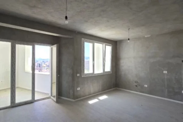 Shtepi ne shitje Apartament ne Tirane, 3+1, Mobilimi Bosh, pa mobiluar, Pagesa 231,200  Euro.