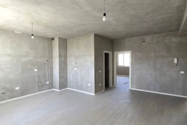 Shtepi ne shitje Apartament ne Tirane, 3+1, Mobilimi Bosh, pa mobiluar, Pagesa 231,200  Euro.