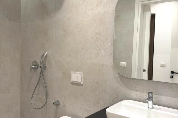 Shtepi me qera Apartament ne Tirane, 2+1, Mobilimi E mobiluar, Pagesa 2,800  Euro.