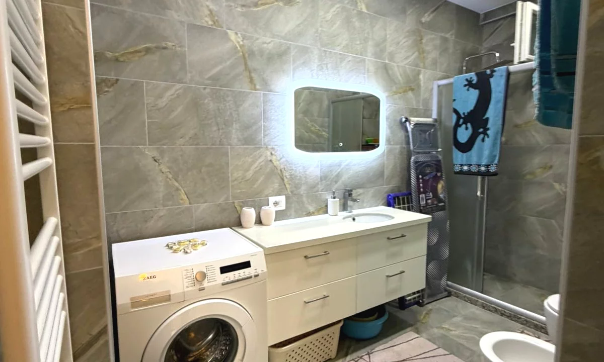 Shtepi me qera Apartament ne Tirane, 2+1, Mobilimi E mobiluar, Pagesa 900  Euro.