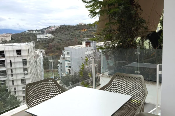 Shtepi me qera Apartament ne Tirane, 2+1, Mobilimi E mobiluar, Pagesa 900  Euro.