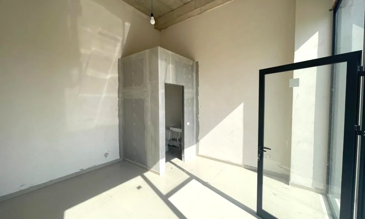 Jepet me Qera Njesi Komerciale ne Rrugen Mihal Grameno