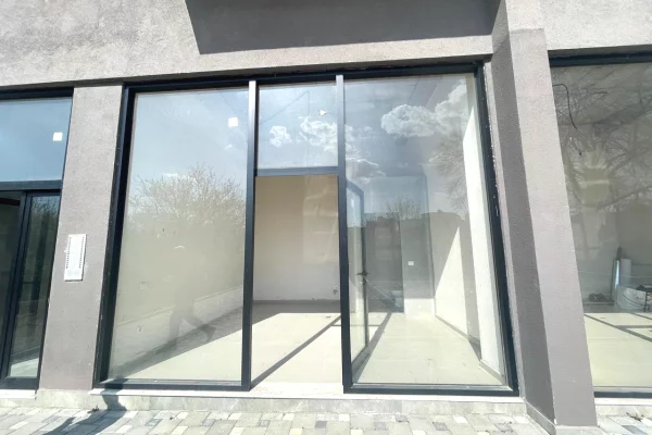 Jepet me Qera Njesi Komerciale ne Rrugen Mihal Grameno