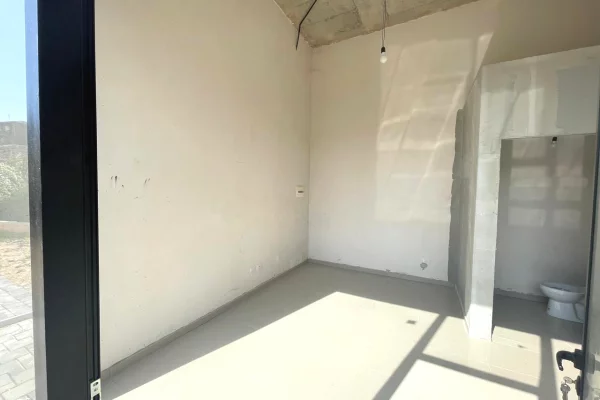 Jepet me Qera Njesi Komerciale ne Rrugen Mihal Grameno