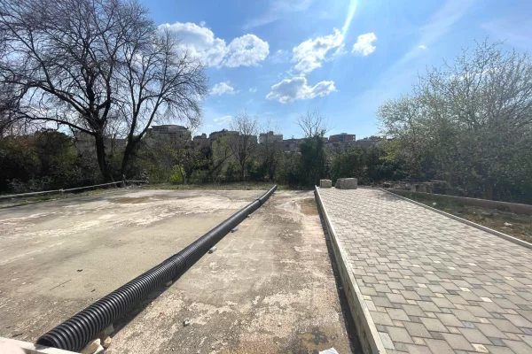 Jepet me Qera Njesi Komerciale ne Rrugen Mihal Grameno