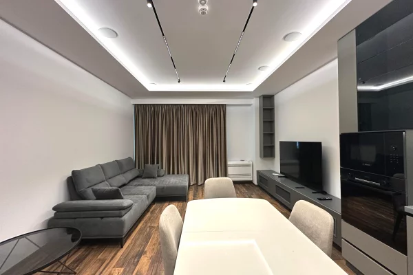 Shtepi me qera Apartament ne Tirane, 1+1, Mobilimi E mobiluar, Pagesa 1,300  Euro.