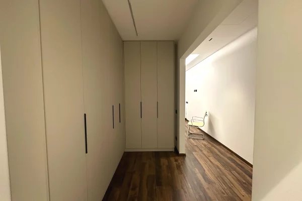 Shtepi me qera Apartament ne Tirane, 1+1, Mobilimi E mobiluar, Pagesa 1,300  Euro.