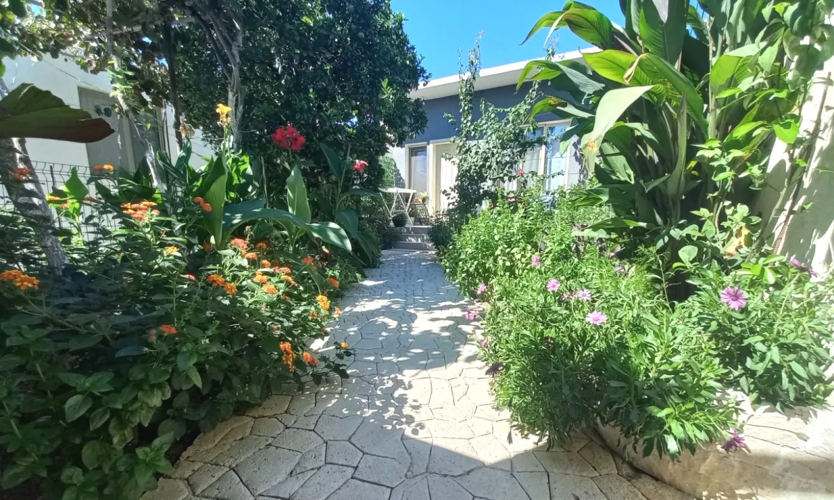 Shtepi me qera Shtepi Private ne Vlore, 1+1, Mobilimi E mobiluar, Pagesa 25,000  Leke.