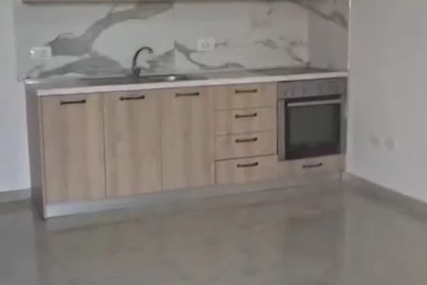 Shtepi me qera Shtepi Private ne Tirane, 1+1, Mobilimi Bosh, pa mobiluar, Pagesa 25,000  Leke.