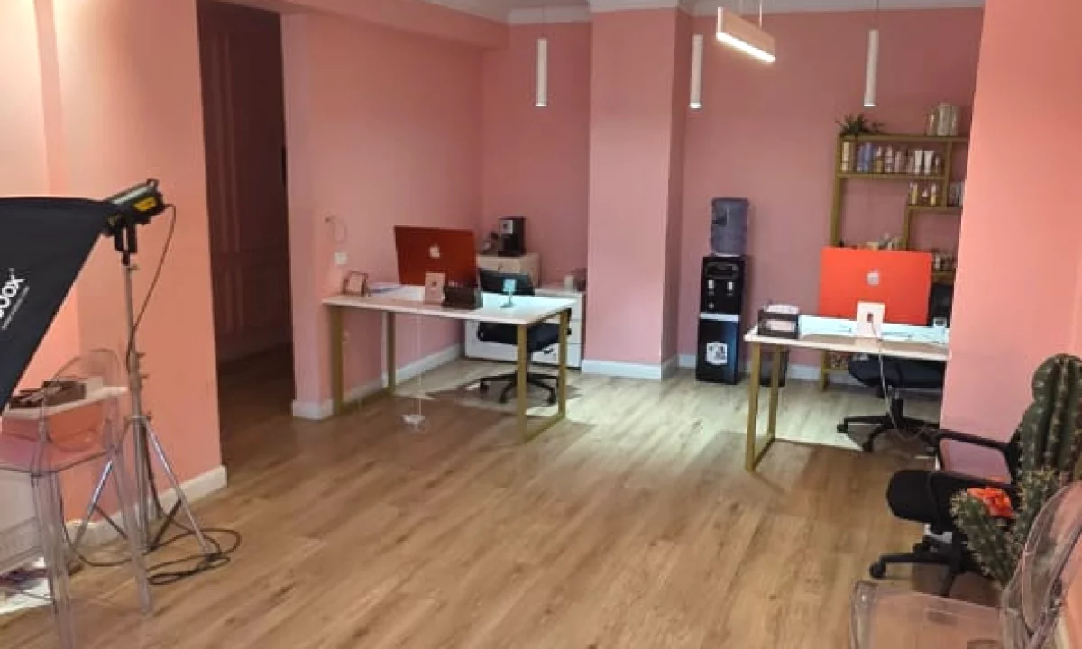 Jepet me qira ambient per zyre – 120 m2