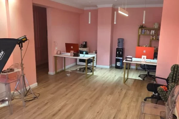 Business Property for Rent 3+1 in Tirana - 80,000 Leke