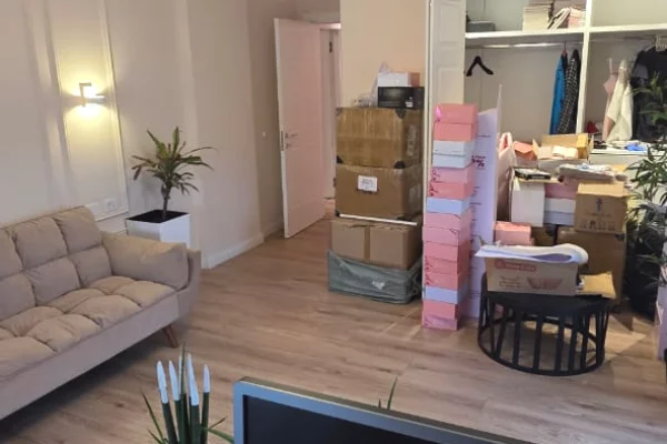 Business Property for Rent 3+1 in Tirana - 80,000 Leke