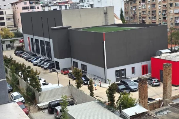 Jepet me qira ambient per zyre – 120 m2