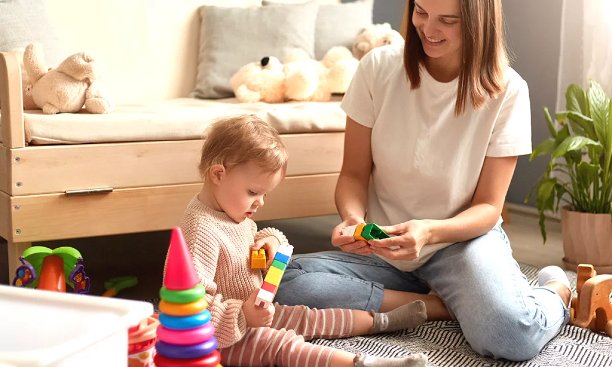 Njoftime Pune ne Tirane, Profesioni Dado Baby Sitter , Me eksperience, Pagesa 1,000  Euro.