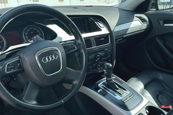 Auto in Vendita a Tirana, Audi, 2012 Benzine,Kambio Automatik Pagamento 6,000  Euro.