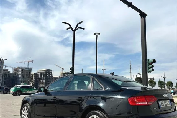 Auto in Vendita a Tirana, Audi, 2012 Benzine,Kambio Automatik Pagamento 6,000  Euro.