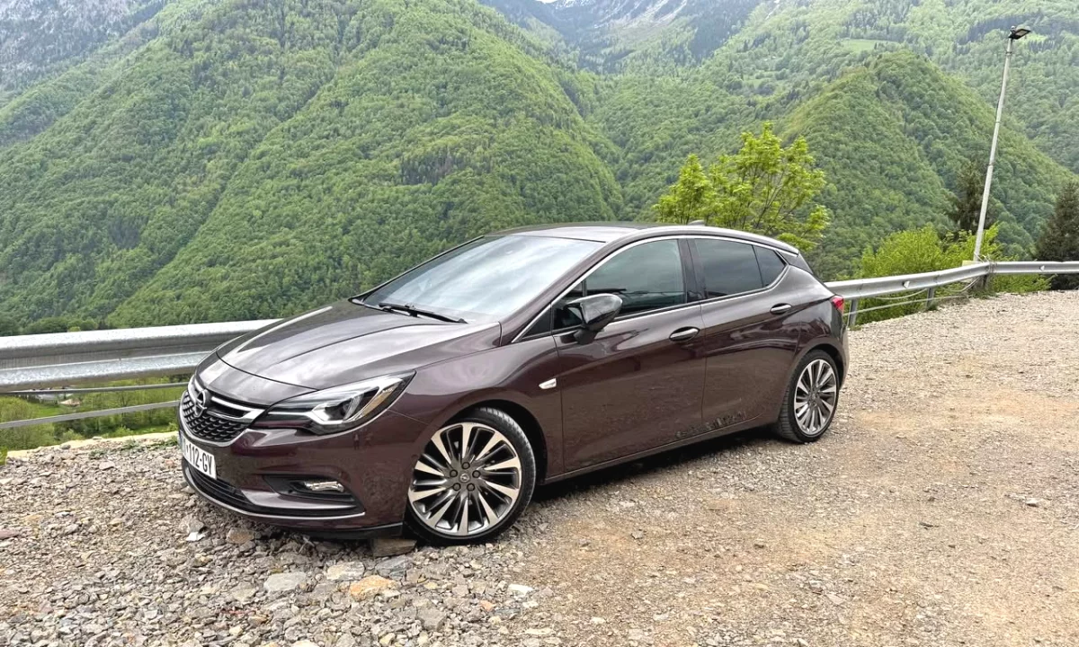 Auto in Vendita a Pristina, Opel, 2016 Diesel,Kambio Manual Pagamento 14,000  Euro.