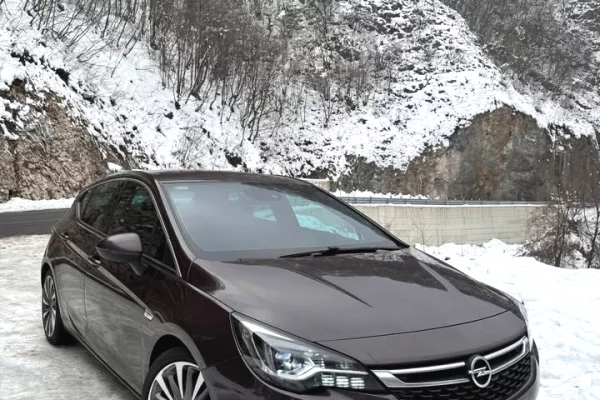 Auto in Vendita a Pristina, Opel, 2016 Diesel,Kambio Manual Pagamento 14,000  Euro.