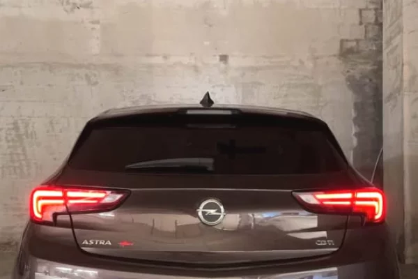 Auto in Vendita a Pristina, Opel, 2016 Diesel,Kambio Manual Pagamento 14,000  Euro.