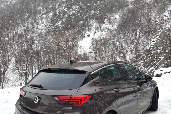 Auto in Vendita a Pristina, Opel, 2016 Diesel,Kambio Manual Pagamento 14,000  Euro.