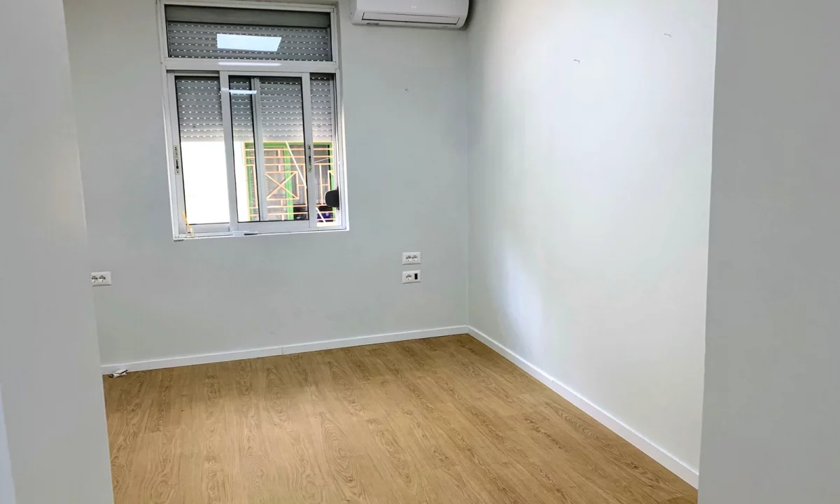  Jepet me qira ambient biznesi per zyra – 36 m2