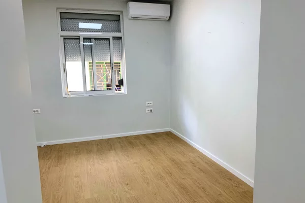 Business Property for Rent 3+1 in Tirana - 43,000 Leke