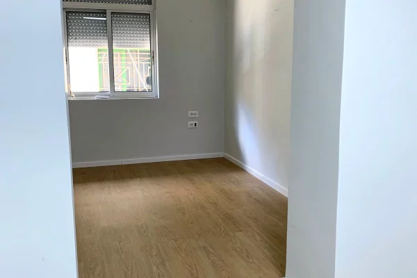 Business Property for Rent 3+1 in Tirana - 43,000 Leke