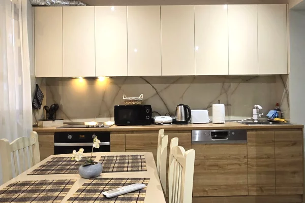 🏡 Apartament me Qira – Qendër (pranë 15-Katëshit)