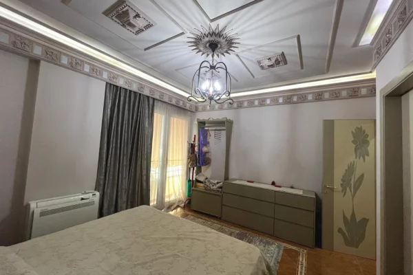 Shtepi ne shitje Apartament ne Tirane, 3+1, Mobilimi E mobiluar, Pagesa 240,000  Euro.