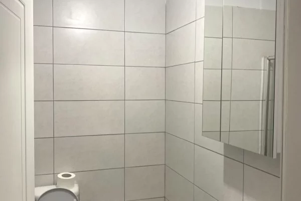 Shtepi ne shitje Apartament ne Tirane, 2+1, Mobilimi E mobiluar, Pagesa 145,000  Euro.