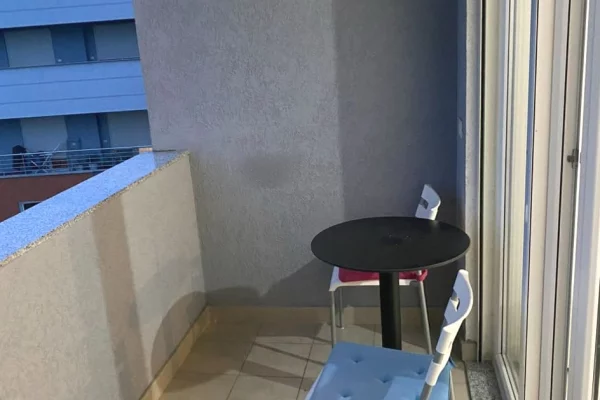 Shtepi ne shitje Apartament ne Tirane, 2+1, Mobilimi E mobiluar, Pagesa 145,000  Euro.