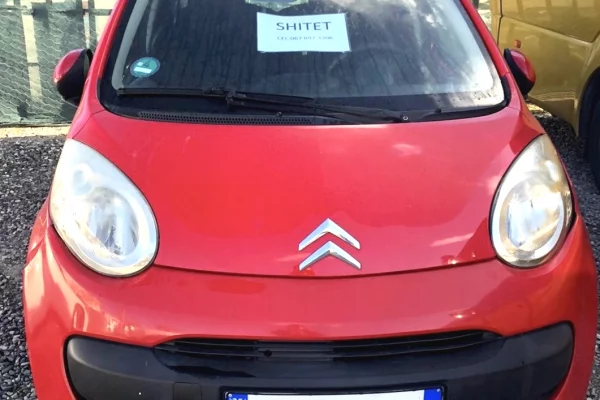 Auto in Vendita a Tirana - 300,000 Leke