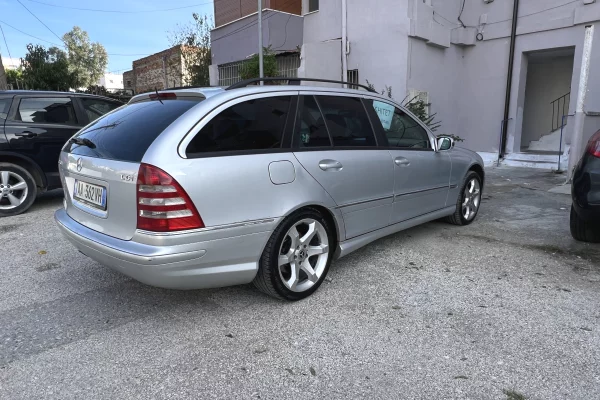 Auto in Vendita a Lushnja - 3,700 Euro