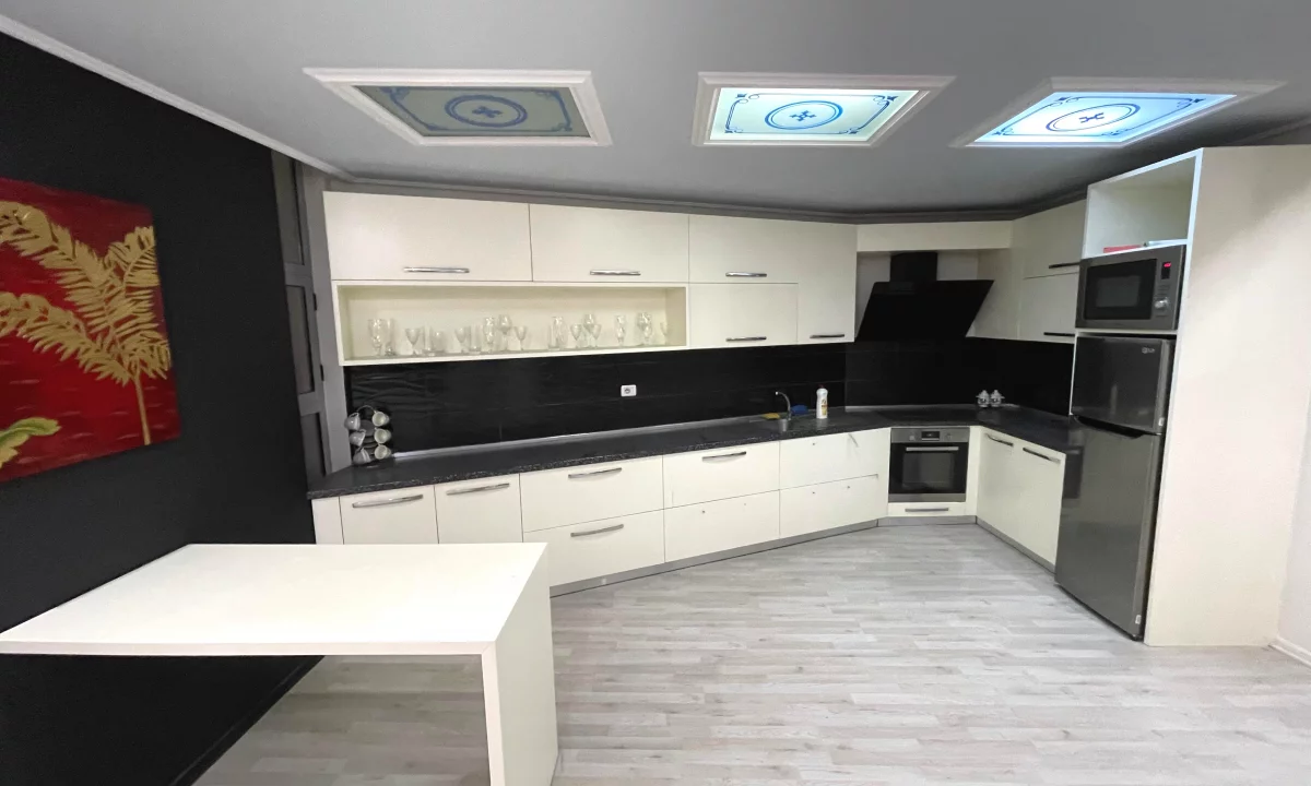 Shtepi ne shitje Apartament ne Tirane, 2+1, Mobilimi E mobiluar, Pagesa 248,001  Euro.