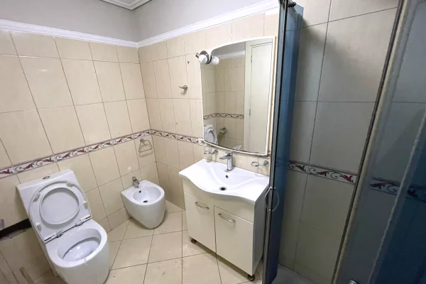 Shtepi ne shitje Apartament ne Tirane, 2+1, Mobilimi E mobiluar, Pagesa 248,001  Euro.