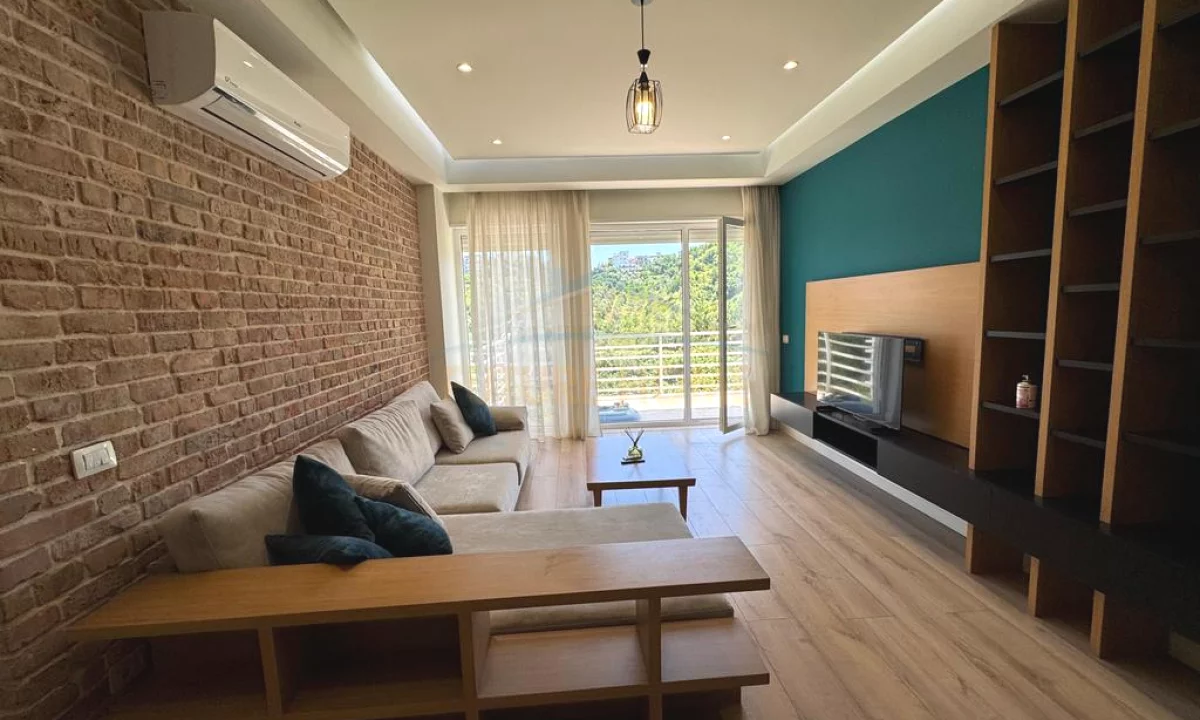 Appartamento in vendita a Tirana 2+1, Arredato