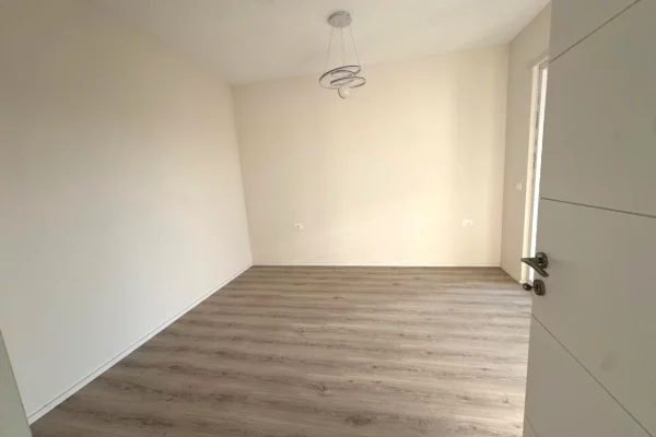 Shtepi me qera Apartament ne Tirane, 1+1, Mobilimi Bosh, pa mobiluar, Pagesa 401  Euro.