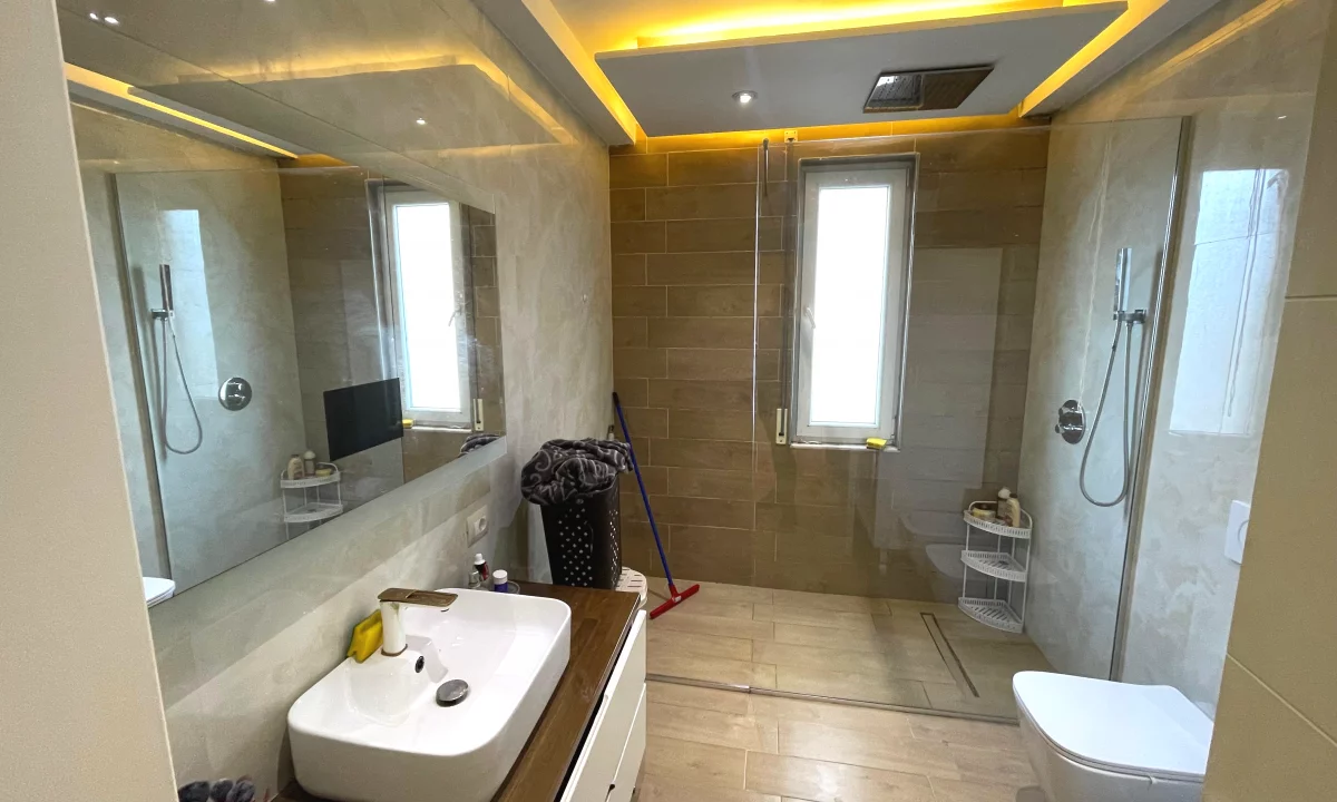 Appartamento in vendita a Tirana 2+1, Arredato