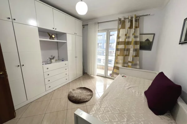Tirane, jepet me qera apartament 2+1 Kati 7, 99 m² 700 €