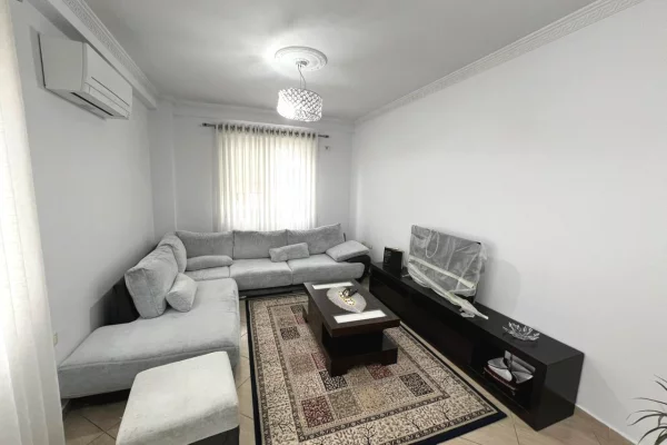 Shtepi me qera Apartament ne Tirane, 2+1, Mobilimi E mobiluar, Pagesa 702  Euro.